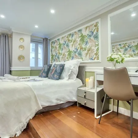 Апартаменты Le Nid Parisien Triplex Cosy Et Chaleureux Париж