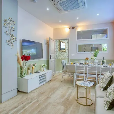 Апартаменты Le Nid Parisien Triplex Cosy Et Chaleureux *