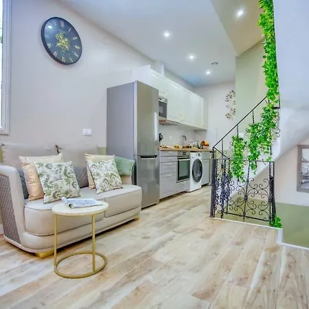 Апартаменты Le Nid Parisien Triplex Cosy Et Chaleureux *