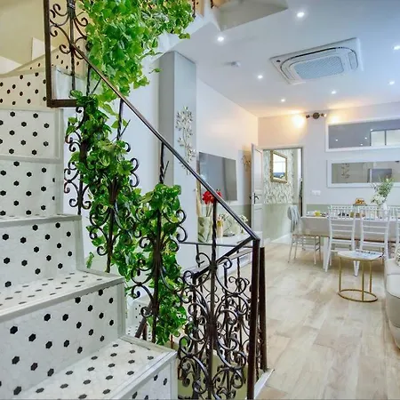 Апартаменты Le Nid Parisien Triplex Cosy Et Chaleureux *