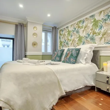 Апартаменты Le Nid Parisien Triplex Cosy Et Chaleureux Париж